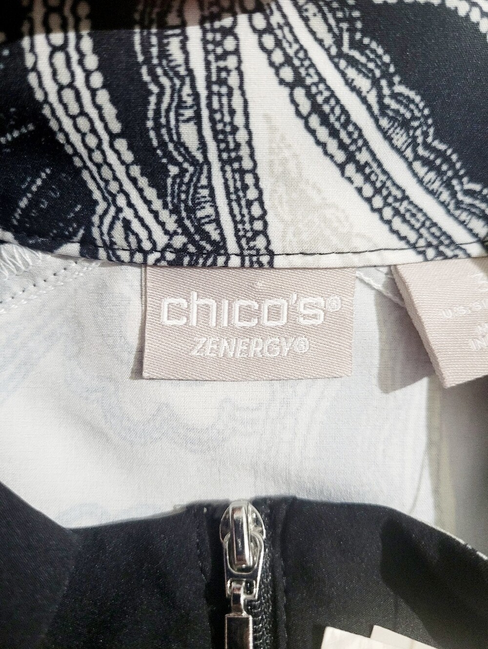 Plus Chico’s Zenergy UPF 50+ Paisley Zip Jacket Black White Size 18/18 NWT - Picture 6 of 16